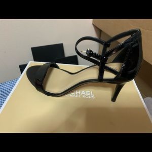 Michael KORS Simone mid sandals size 9